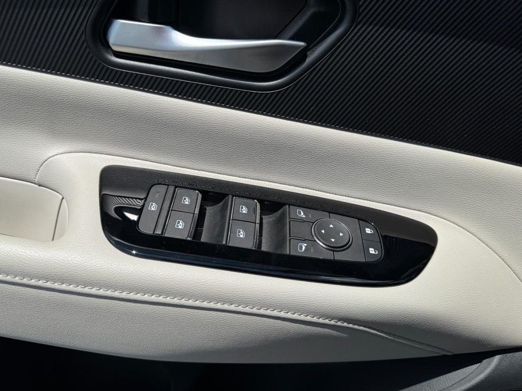 Used 2025 White Nissan SV image 15