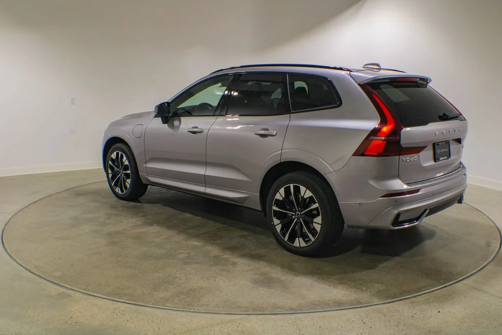 New 2026 Aurora Blue Volvo T8 Plus image 3