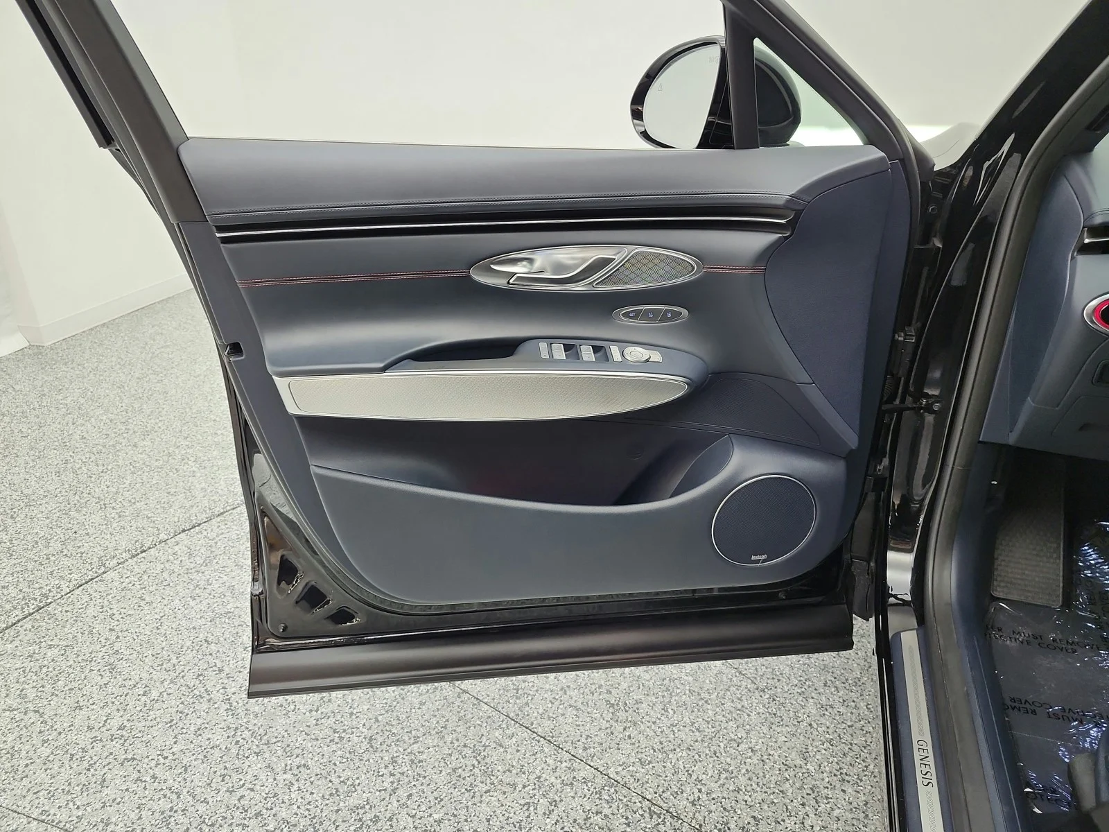 Used 2023 Vik Black Genesis 2.5T AWD image 12