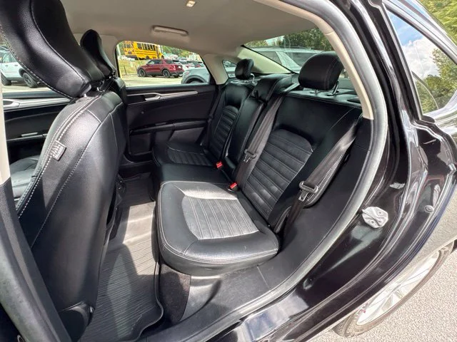 Used 2019 Black Ford SE image 27