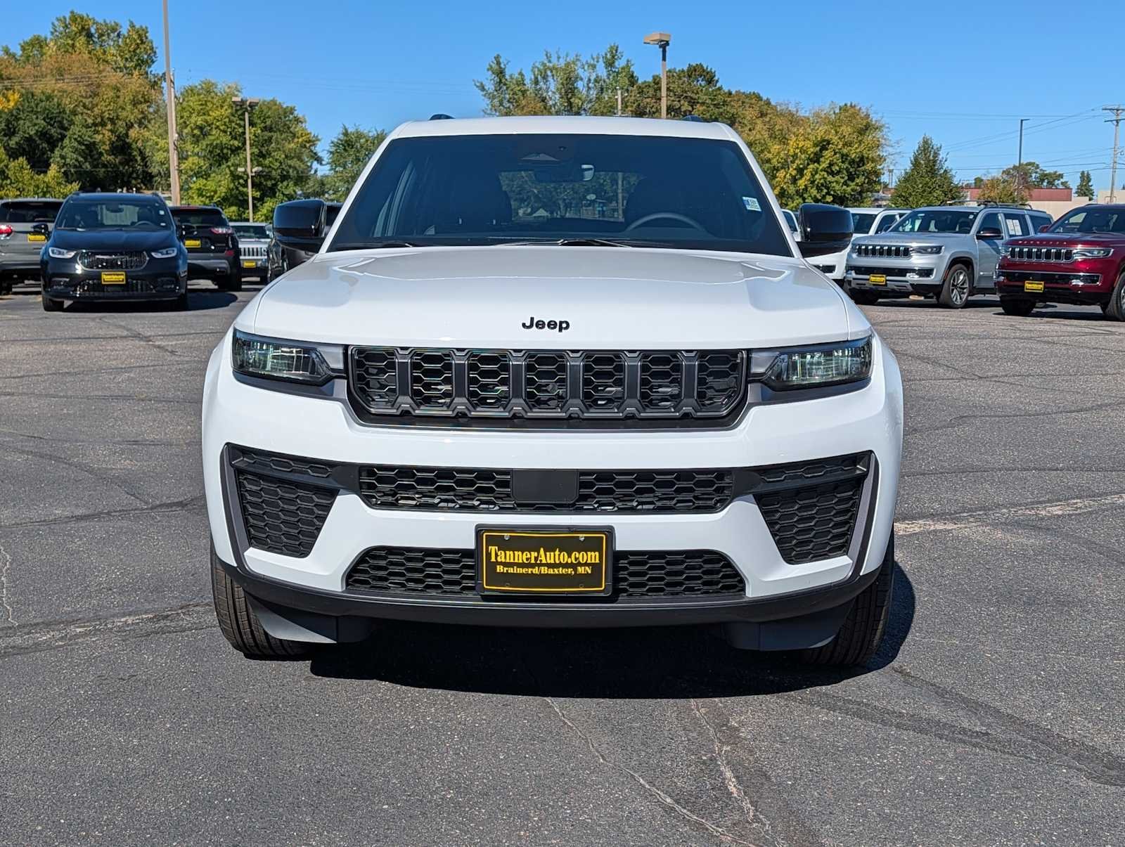 New 2026 Bright White Clear-Coat Exterior Paint Jeep Laredo Altitude image 2