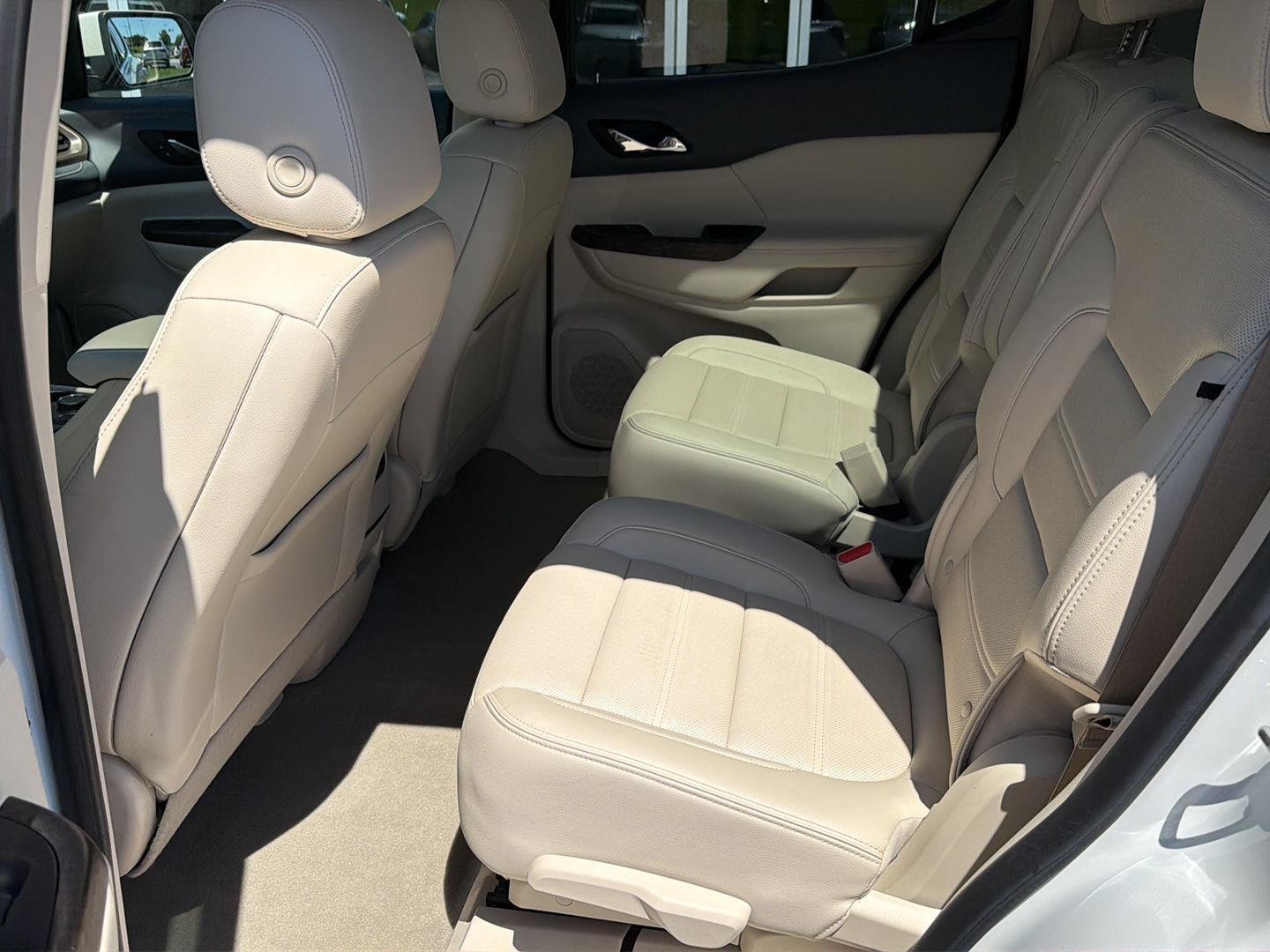 Used 2023 White Frost Tricoat GMC Denali image 11