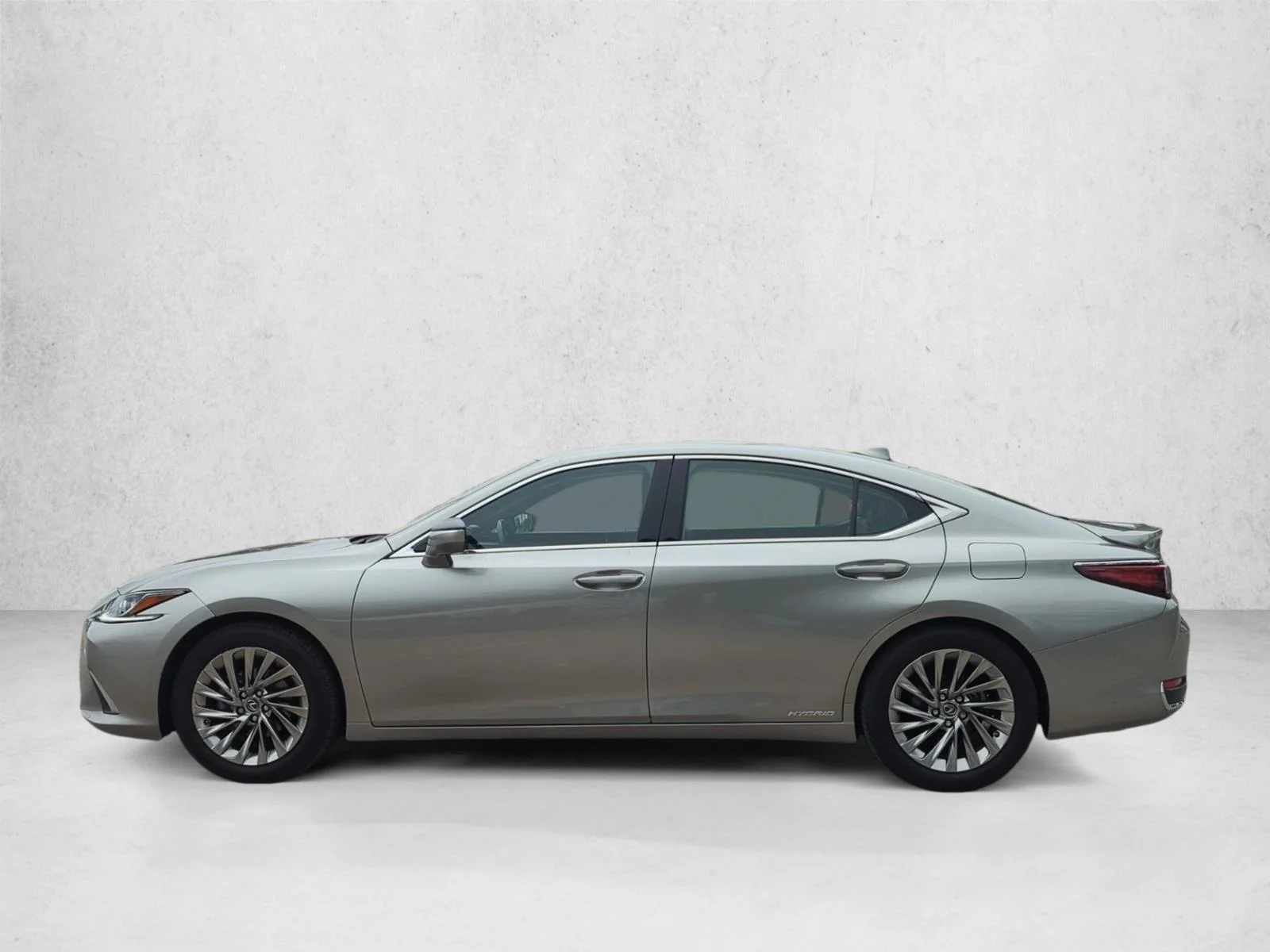 Used 2019 Atomic Silver Lexus ES 300h Luxury image 8