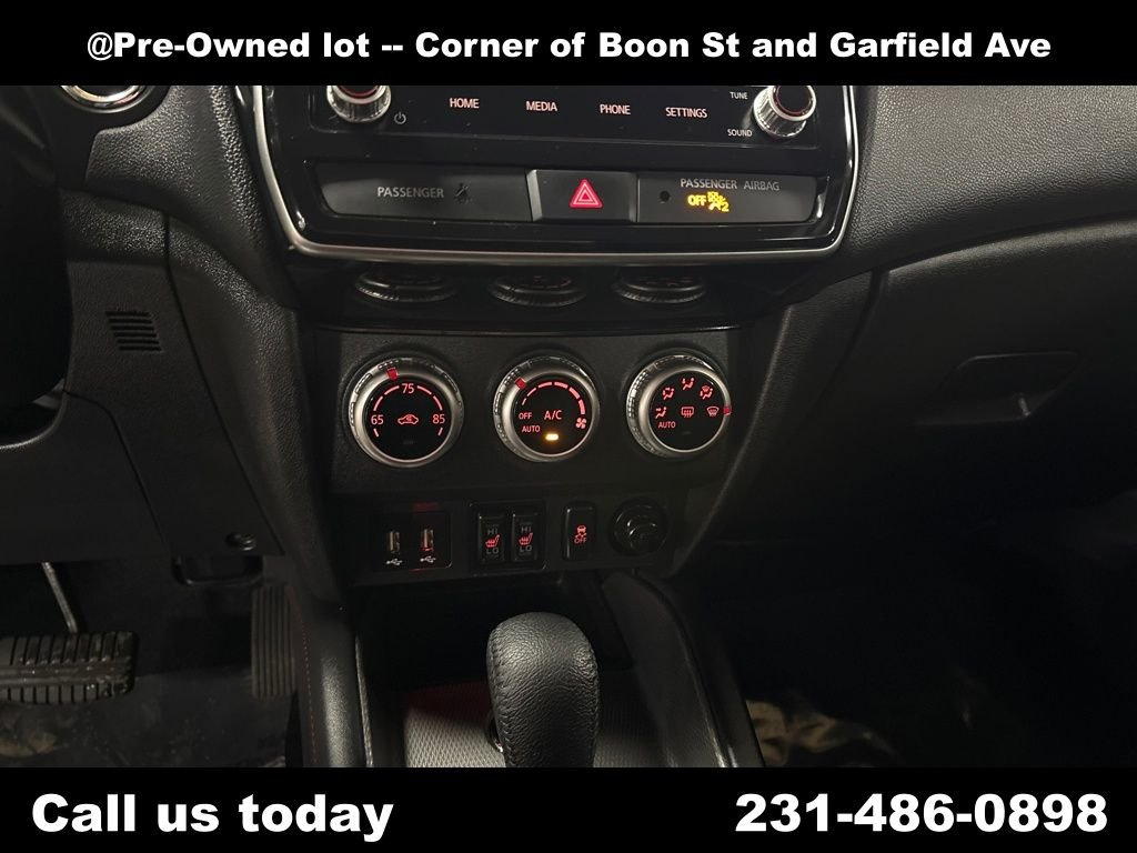 Used 2025  Mitsubishi 2.0 SE image 17