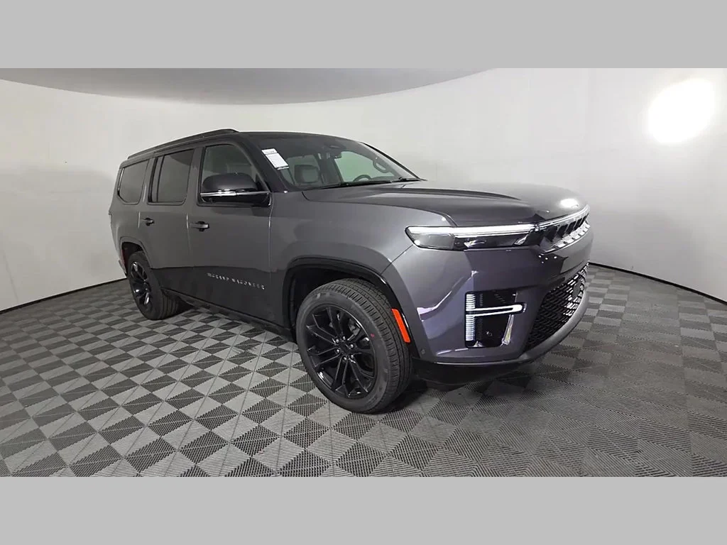 New 2026 Baltic-Gray Metallic Clear-Coat Exterior Paint Jeep Summit Obsidian image 28