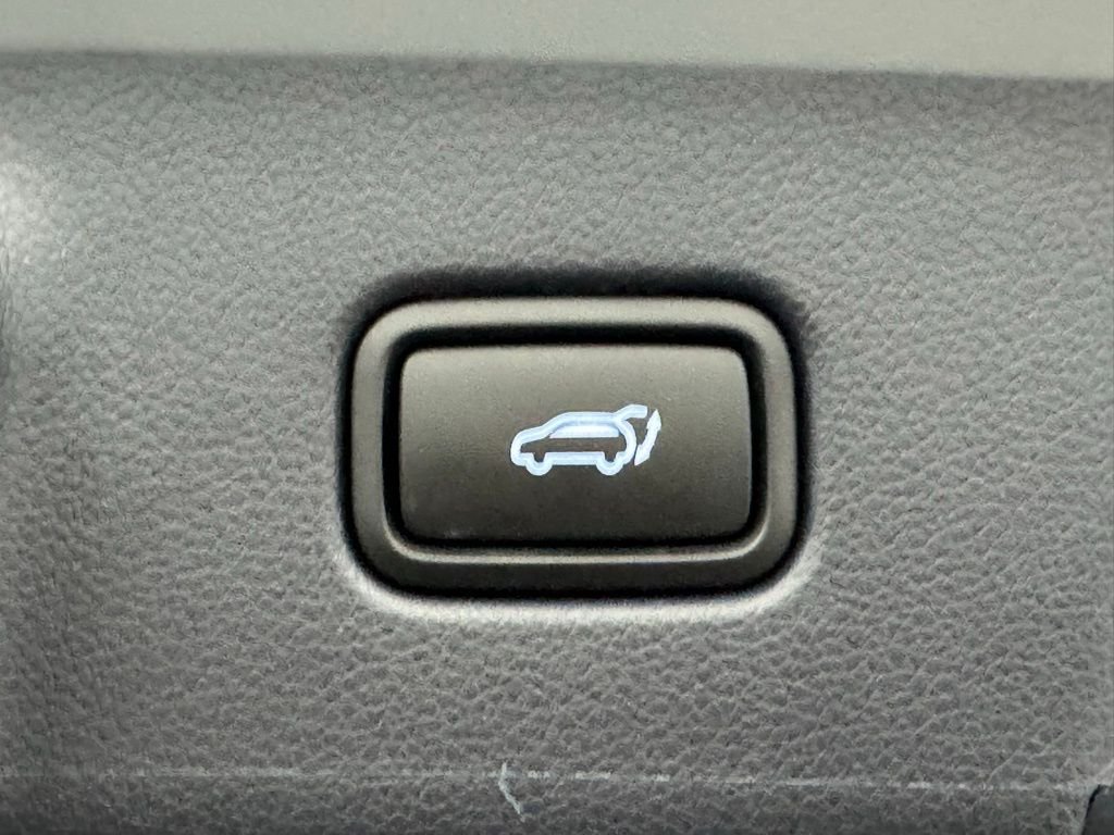 Used 2020 Lagoon Silver Hyundai SEL image 12