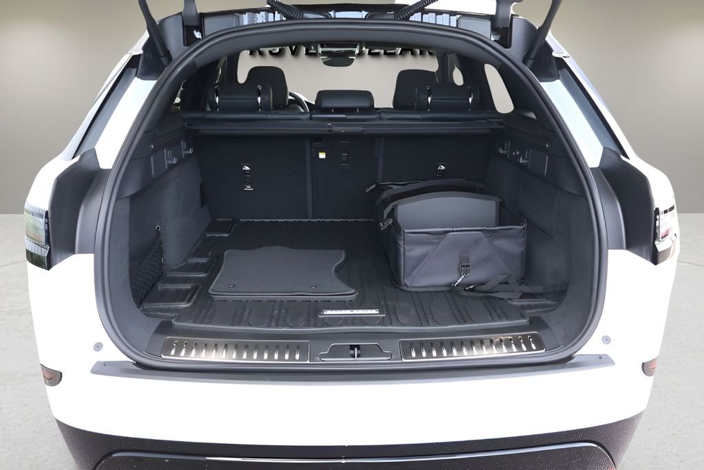 New 2026 Fuji White Land Rover Dynamic SE image 15