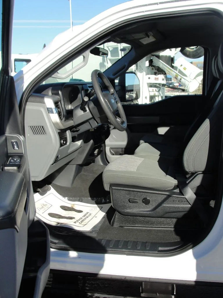 2025 Ford F-350 Super Duty XLT - Photo 10