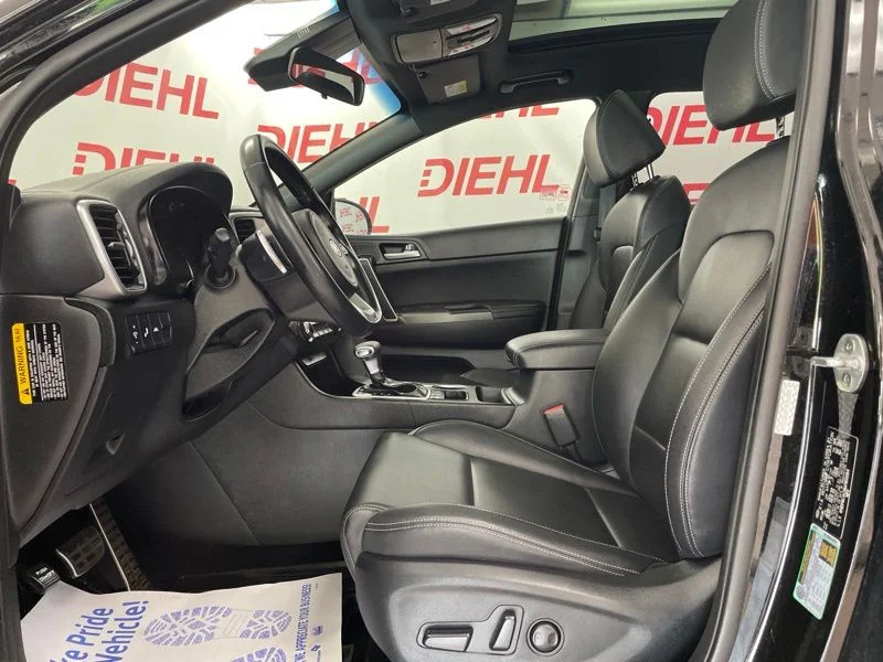 Used 2021 Red Kia S image 17