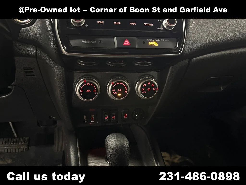 Used 2025  Mitsubishi 2.0 SE image 17
