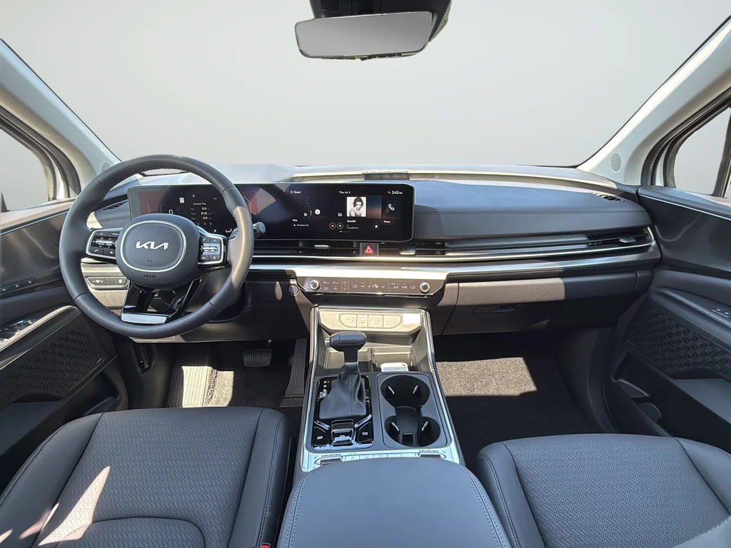 New 2026 Snow White Pearl Kia SX Prestige image 16