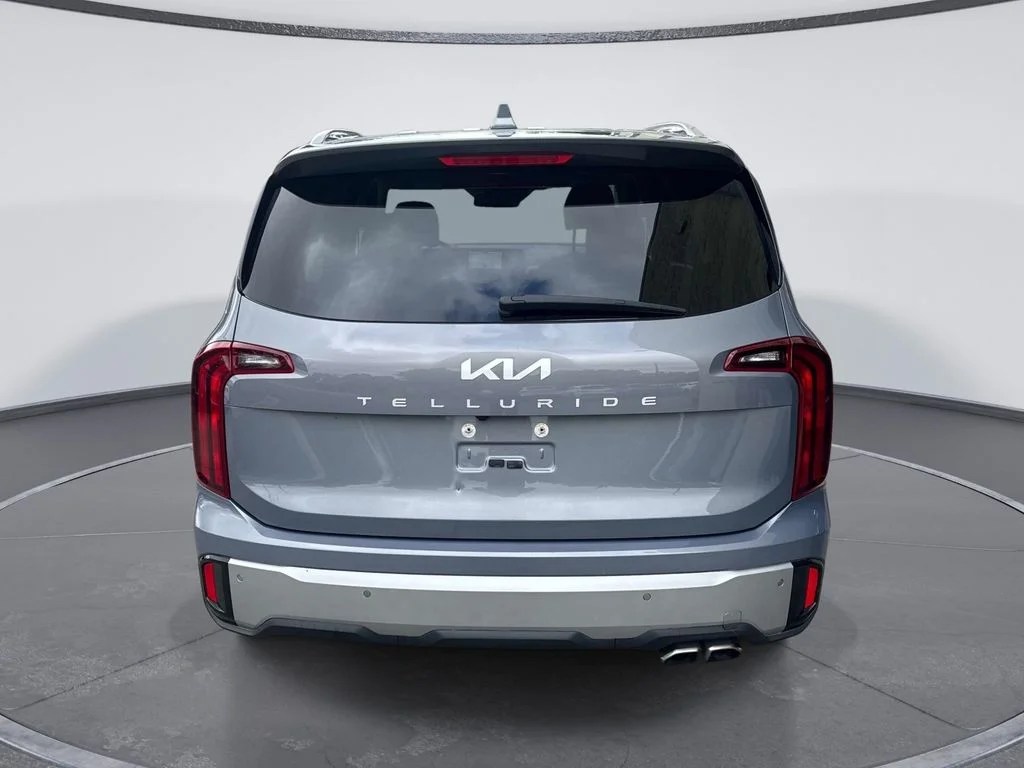 Used 2023 Silver Kia S image 6