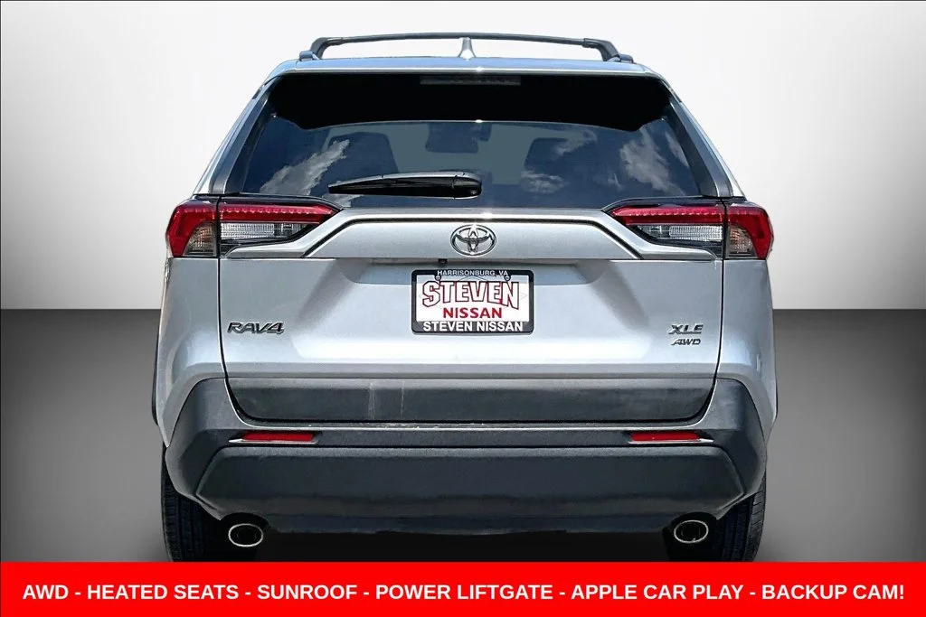 Used 2021 Silver Toyota XLE Premium image 5