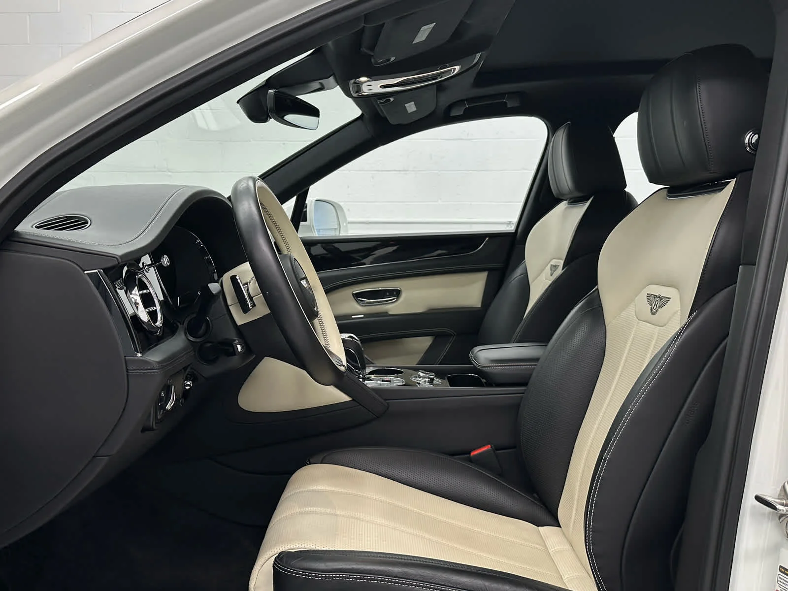 Used 2023 Glacier White Bentley V8 image 11