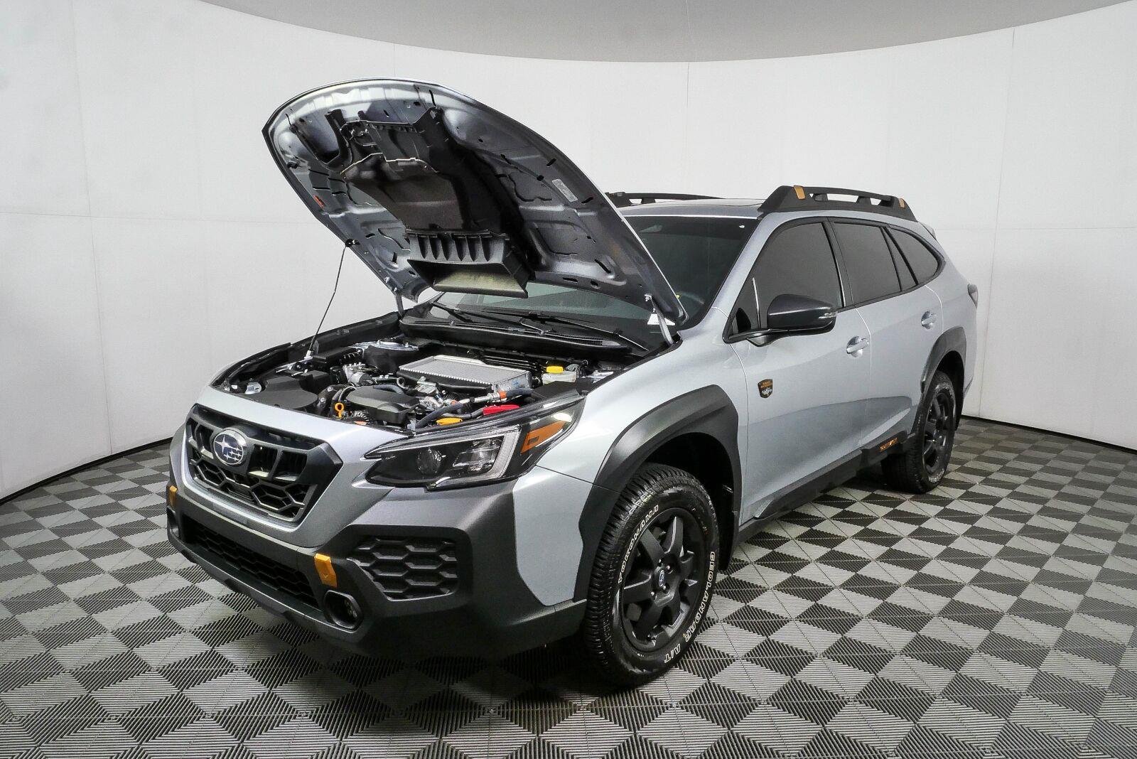 Used 2025 Ice Silver Metallic Subaru Wilderness image 13