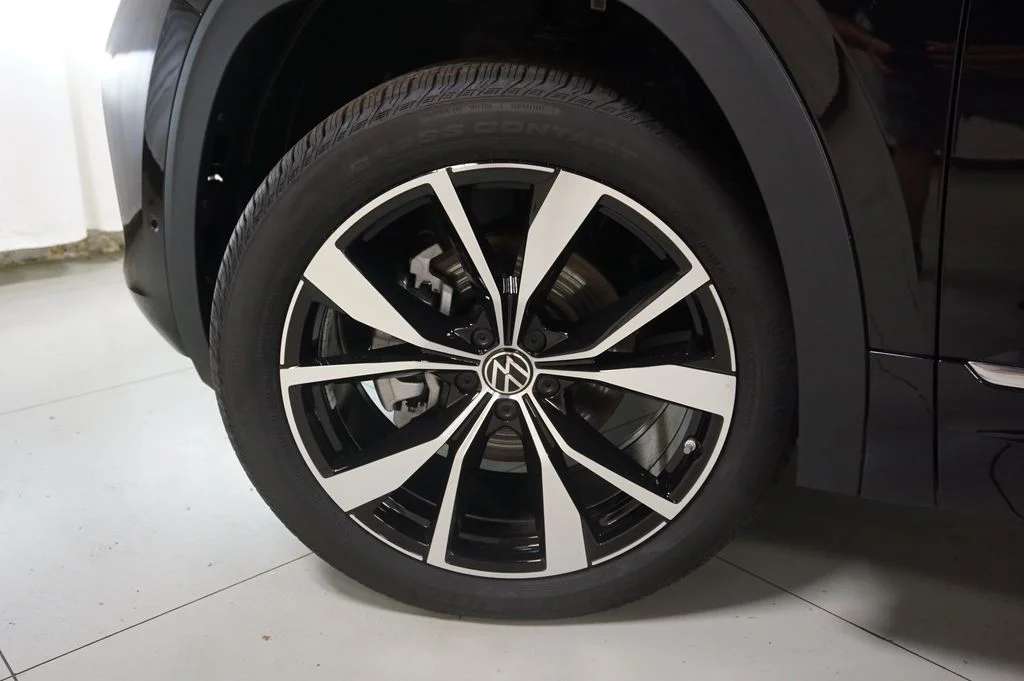 New 2026 Deep Black Volkswagen 2.0T SEL Premium R-Line image 77