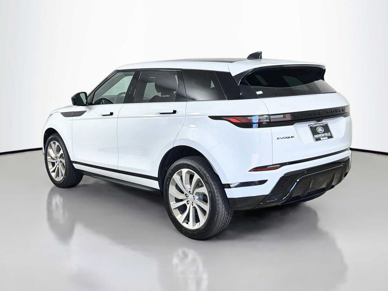 New 2026 Fuji White Land Rover Hoxton Edition image 3