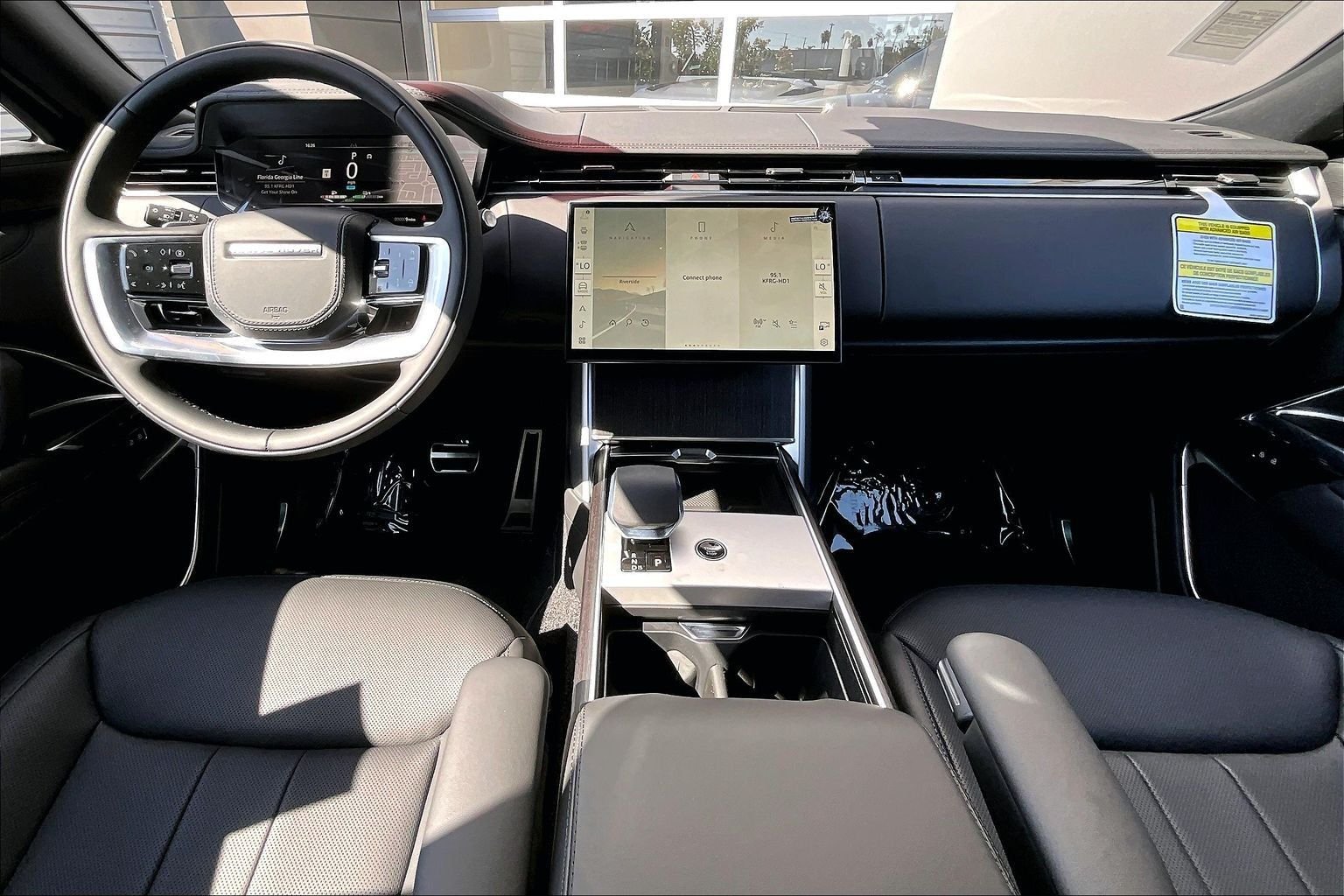 New 2026 Santorini Black Land Rover SE image 5