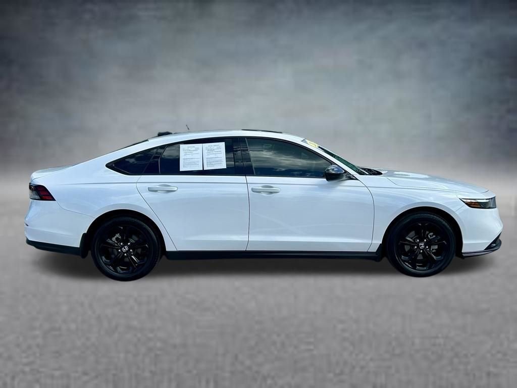 Used 2025  Honda SE image 4