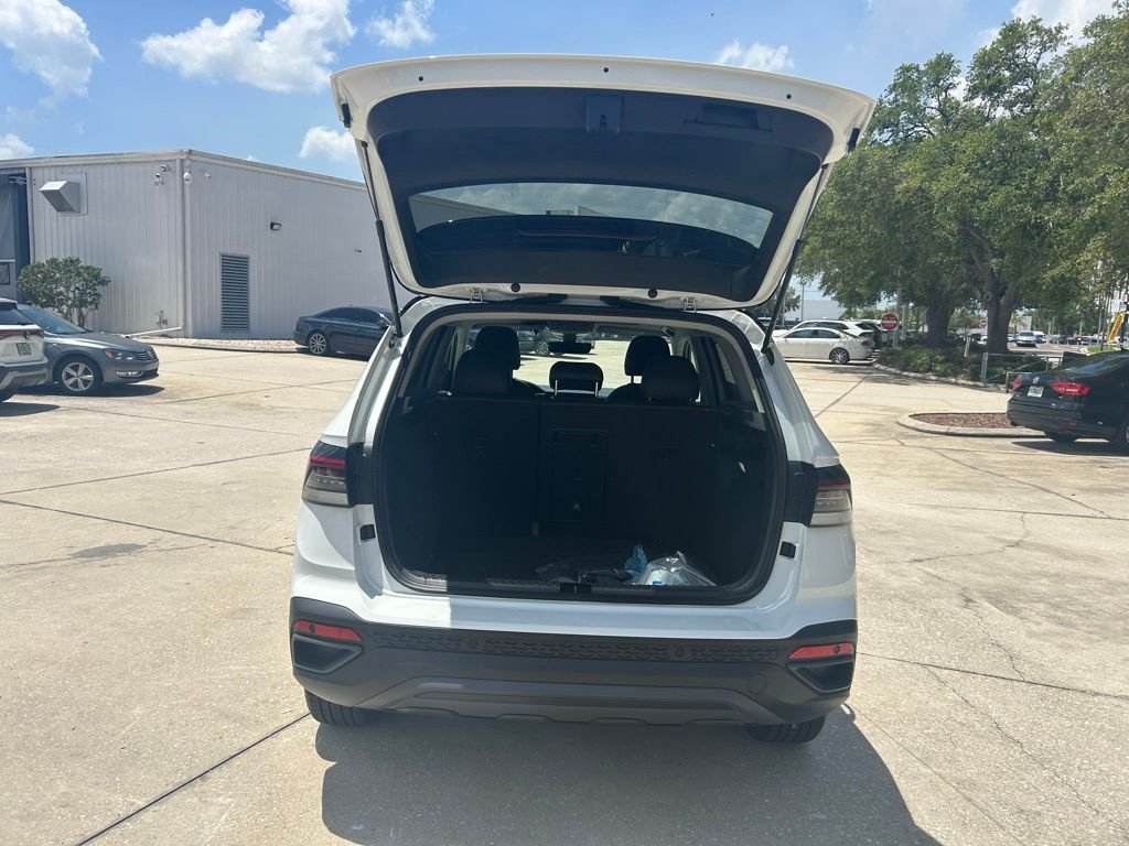 New 2026 White Volkswagen 1.5T SE Black image 40