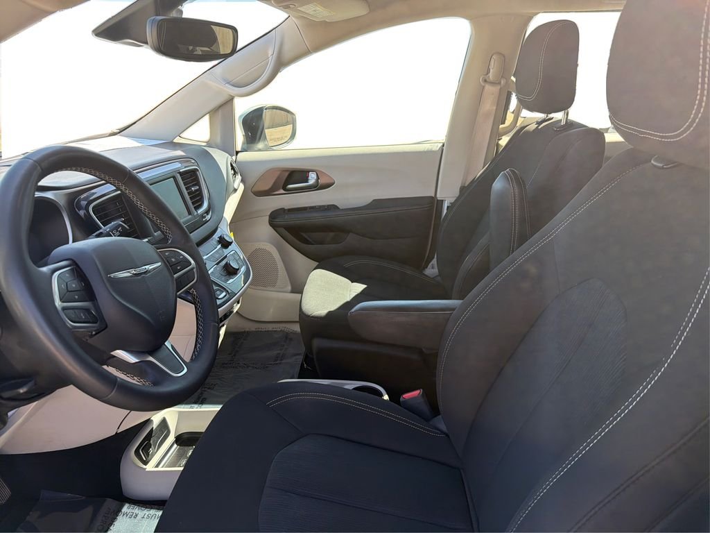 Used 2023 Bright White Clearcoat Chrysler LX image 10