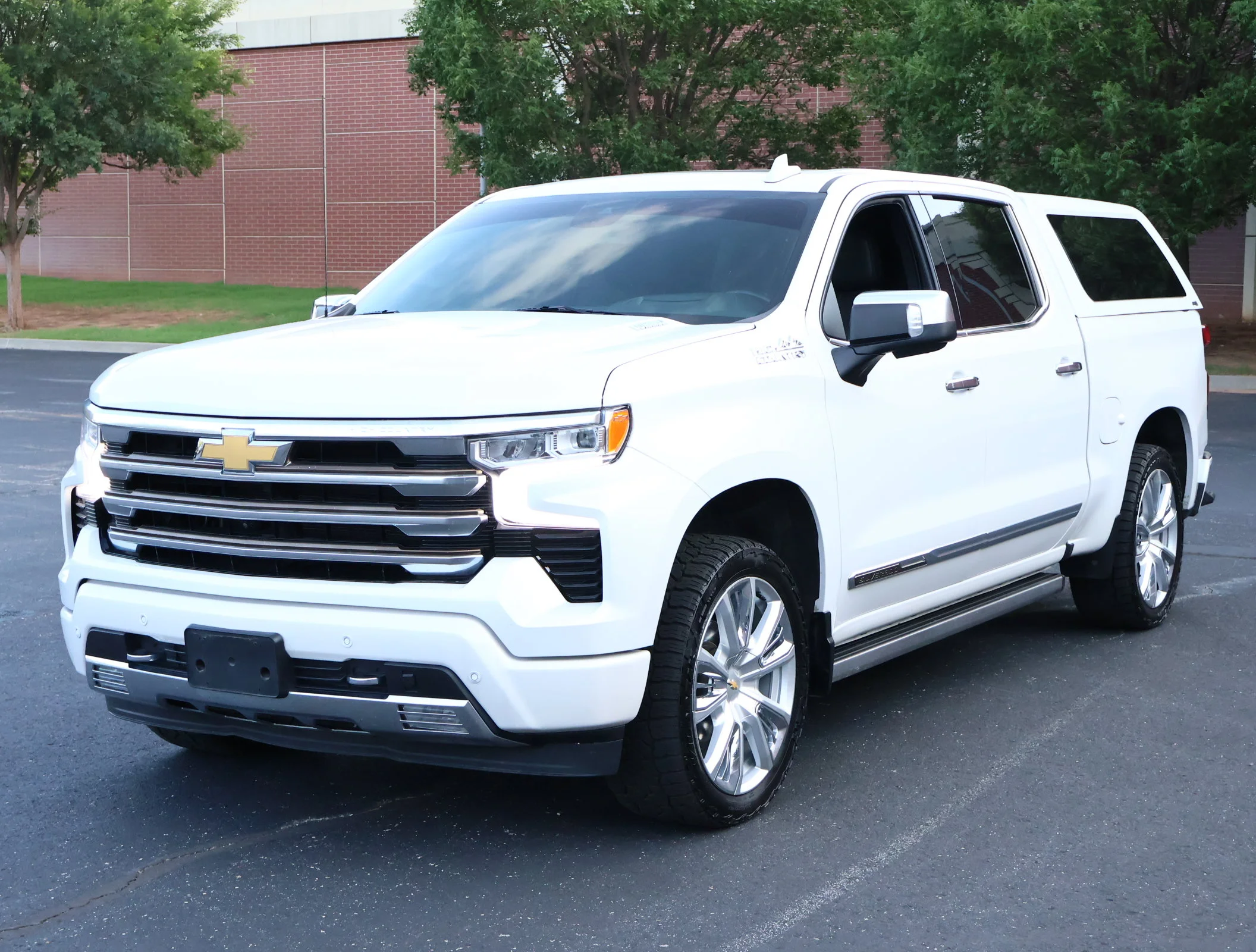 Used 2022 Iridescent Pearl Tricoat Chevrolet High Country image 36