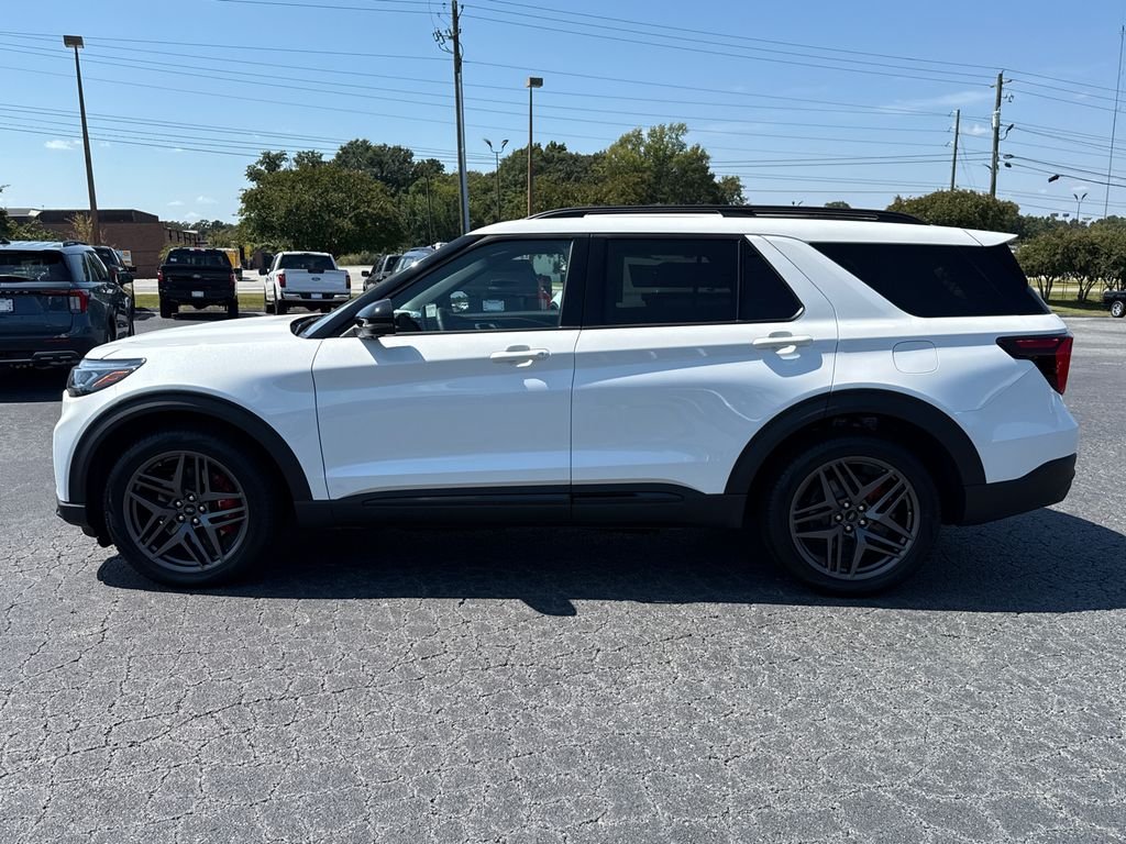 2025 Ford Explorer ST - Photo 6