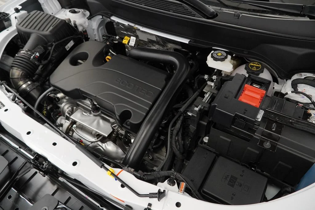 New 2027 Summit White Chevrolet LT image 40