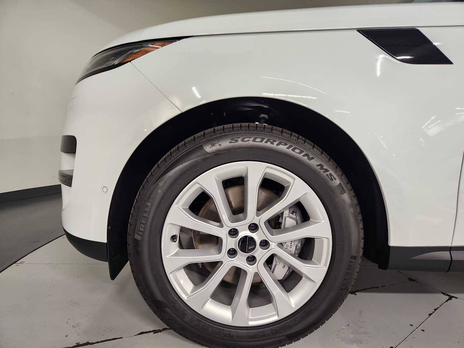 New 2027 Fuji White Land Rover SE image 11