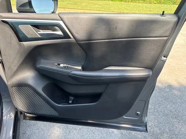 Used 2022 Gray Mitsubishi Black Edition image 9