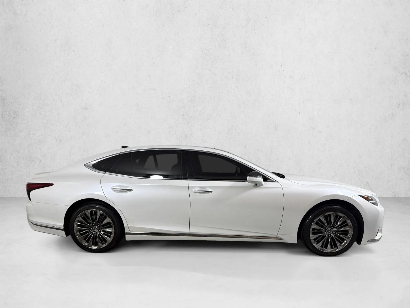 Used 2022 White Lexus LS 500 image 4