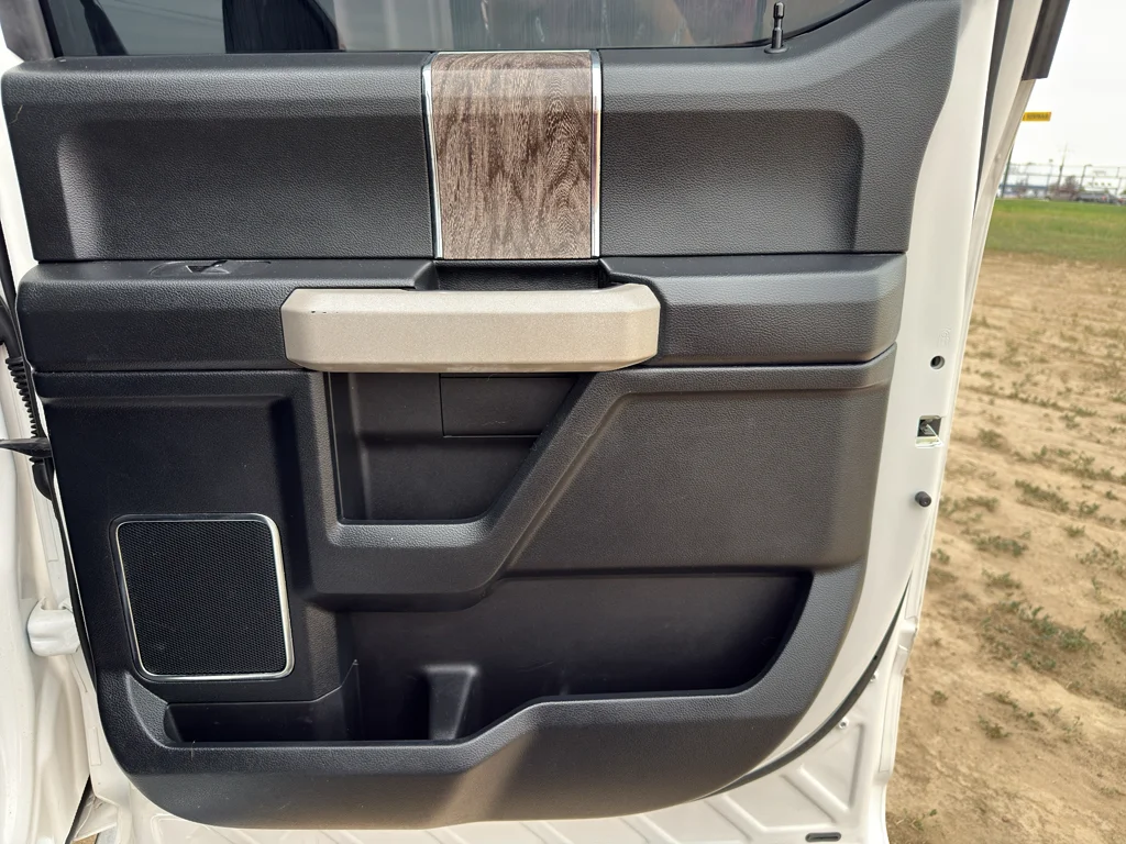 Used 2018 White Platinum Metallic Tri-Coat Ford LARIAT image 12