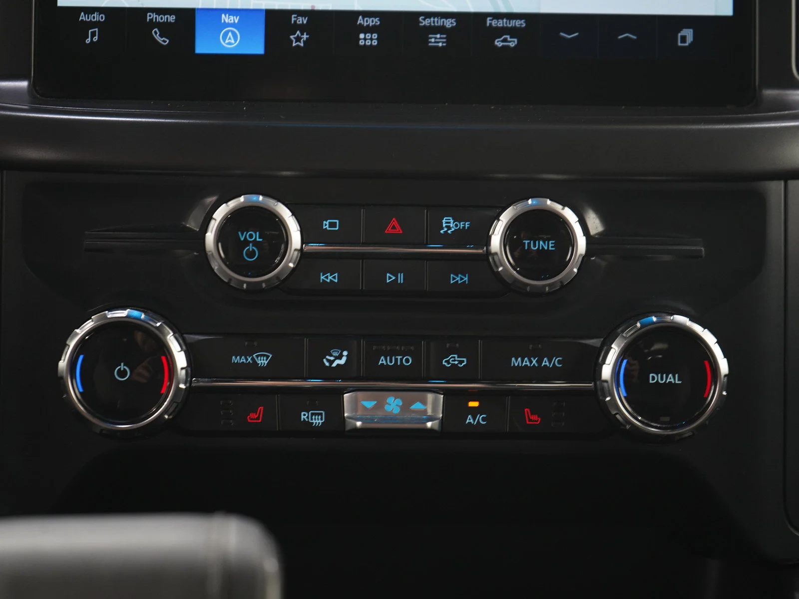 Used 2025 Carbonized Gray Metallic Ford Tremor image 19