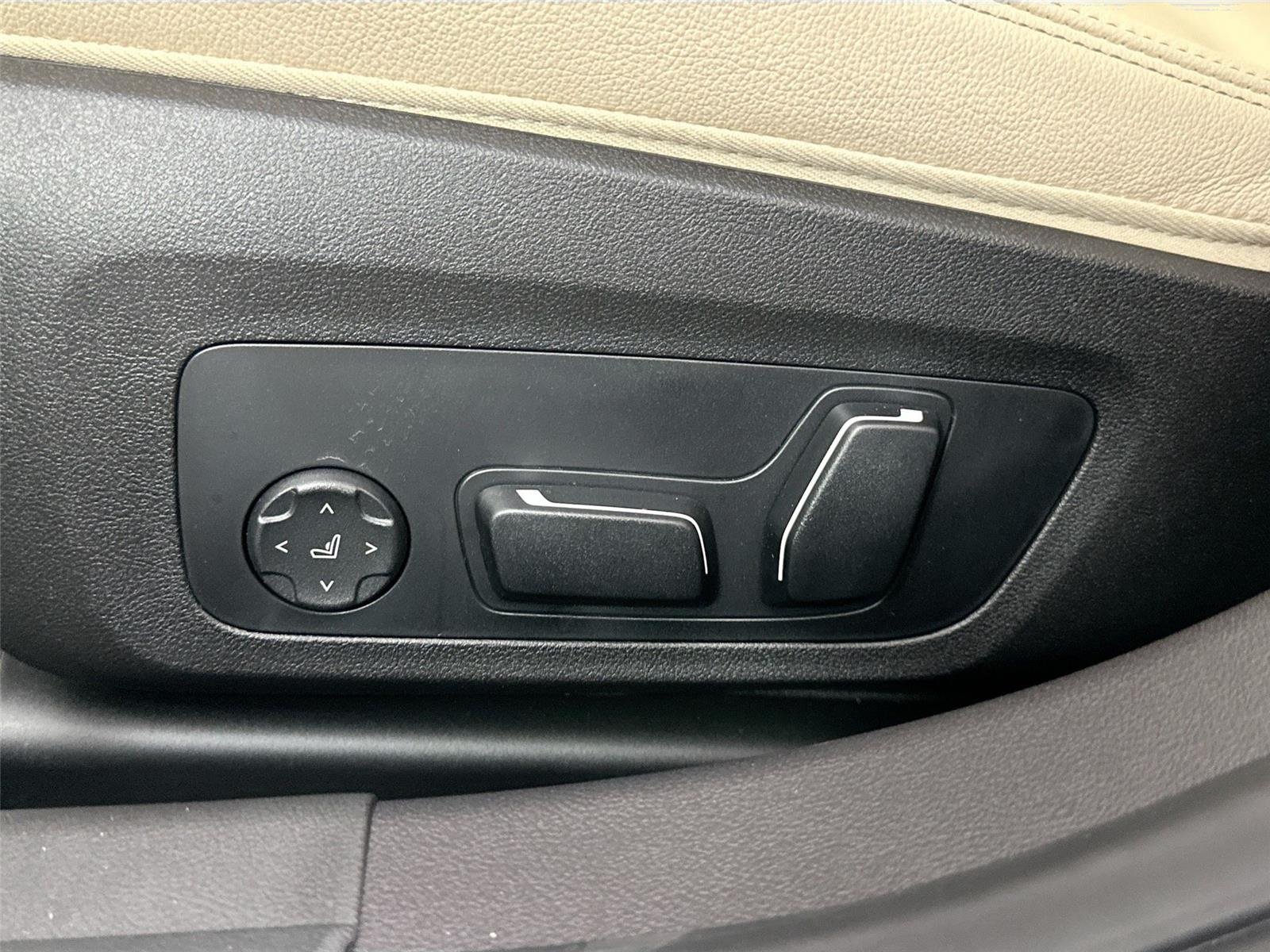 2026 BMW 3 Series 330i - Photo 18