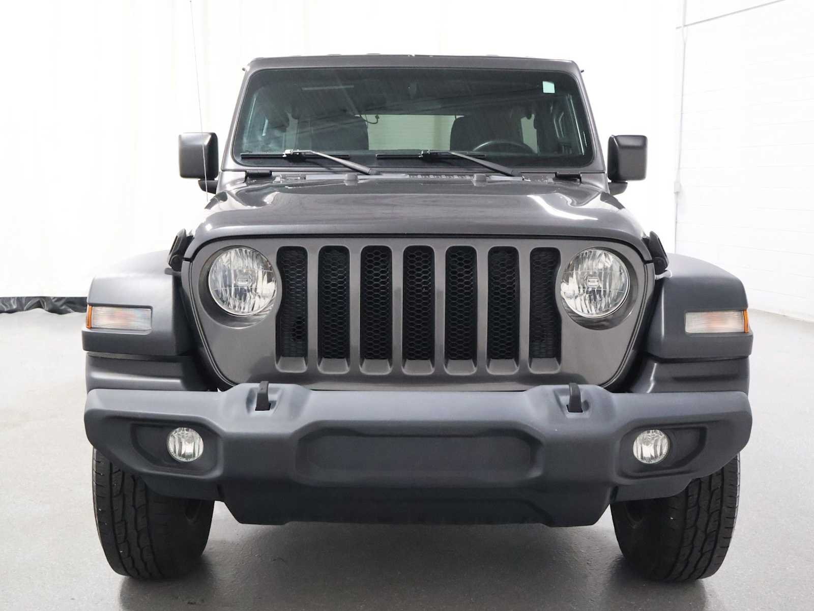 Used 2018 Granite Crystal Metallic Clearcoat Jeep Sport S image 14