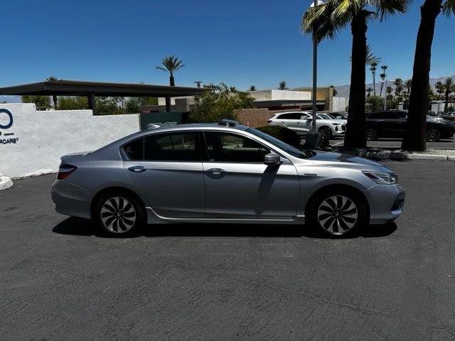 Used 2017 Lunar Silver Metallic Honda Touring image 4