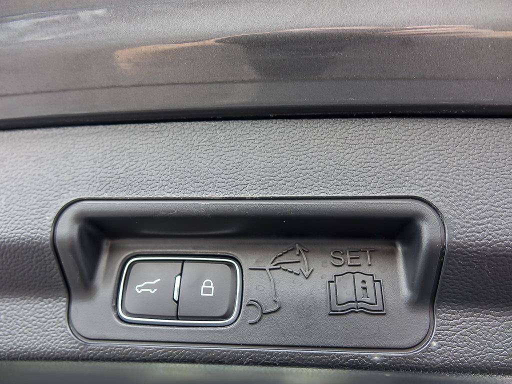 Used 2023 Gray Metallic Ford XLT image 30