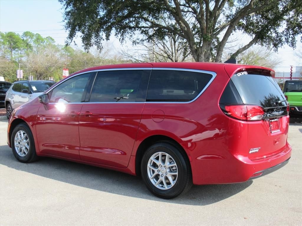 New 2026 Red Hot Pearl-Coat Exterior Paint Chrysler LX image 4