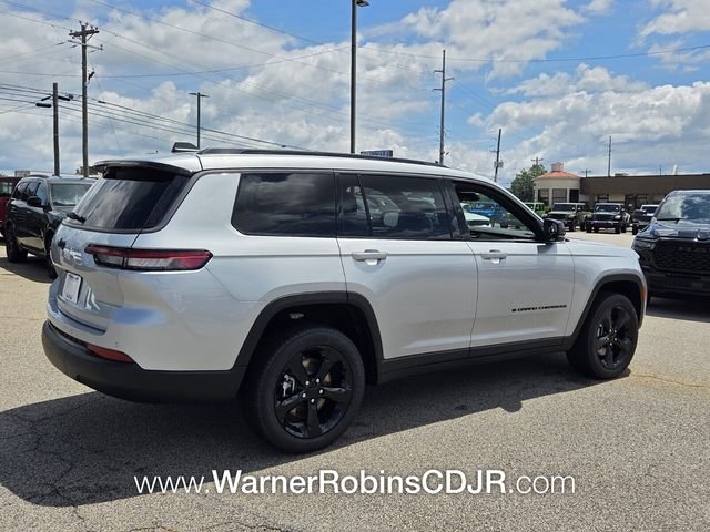 New 2026 Silver Zynith Exterior Paint Jeep Limited image 14