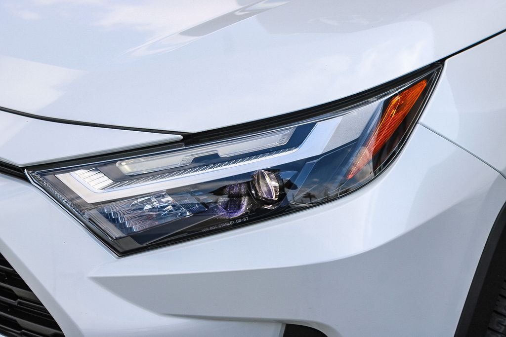 Used 2023 Beige Toyota XLE Premium image 5
