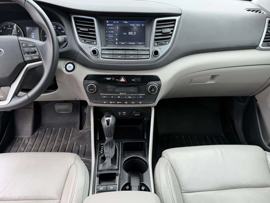 Used 2018 White Hyundai Value image 18