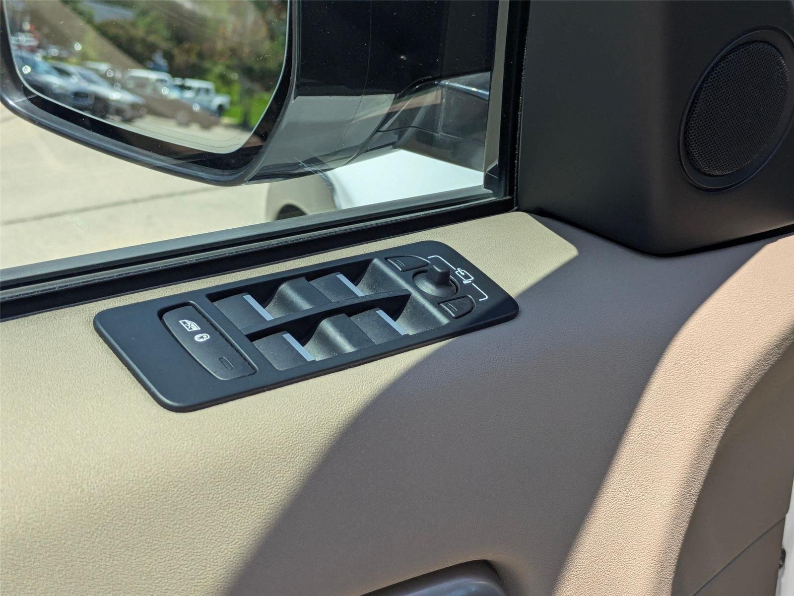 Used 2018 WHITE LAND ROVER HSE image 13