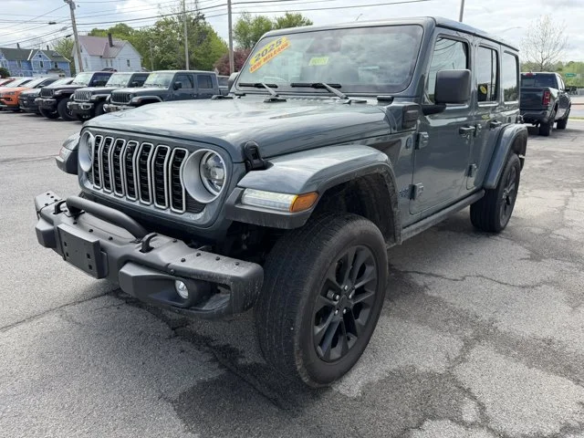 Used 2025 Anvil Clearcoat Jeep Backcountry image 1