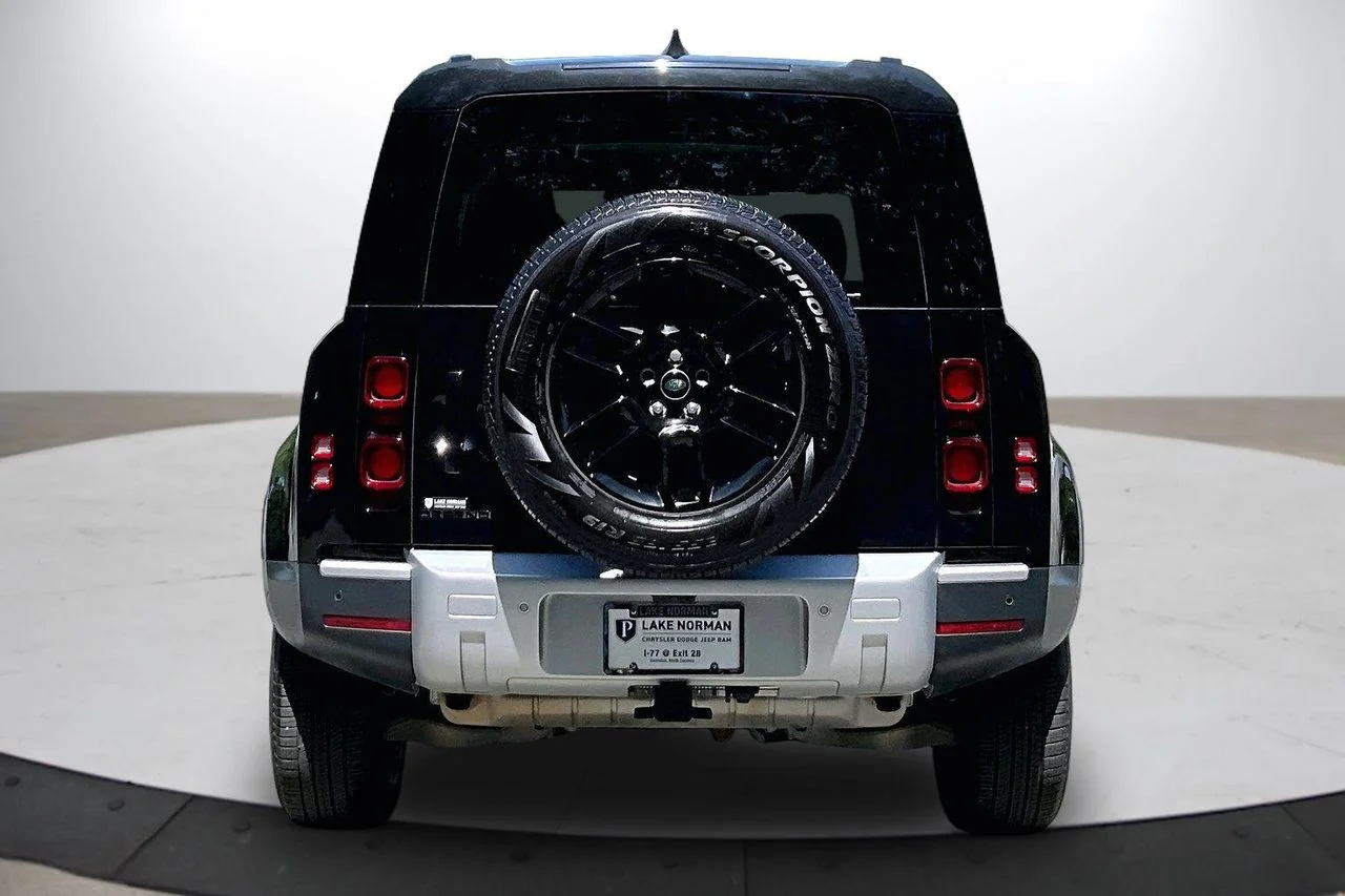 Used 2024  Land Rover S image 8
