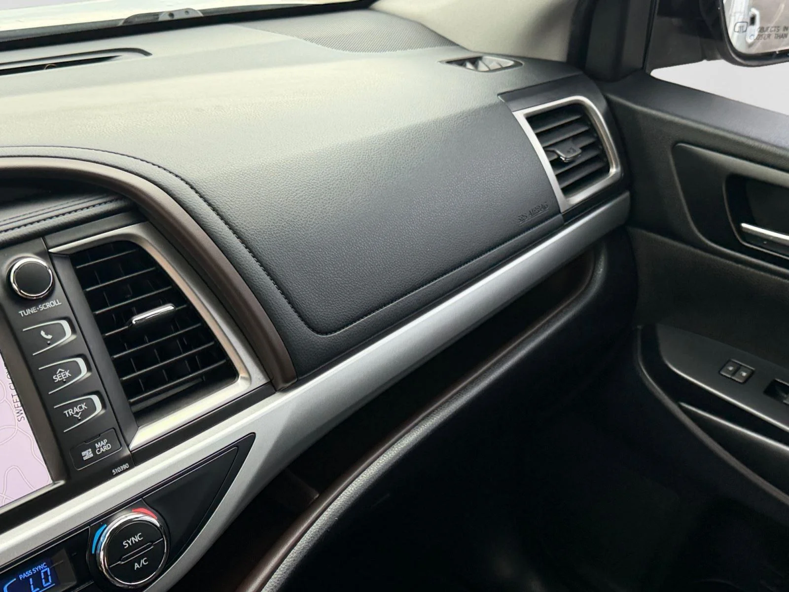 Used 2019 Celestial Silver Metallic Toyota XLE image 25