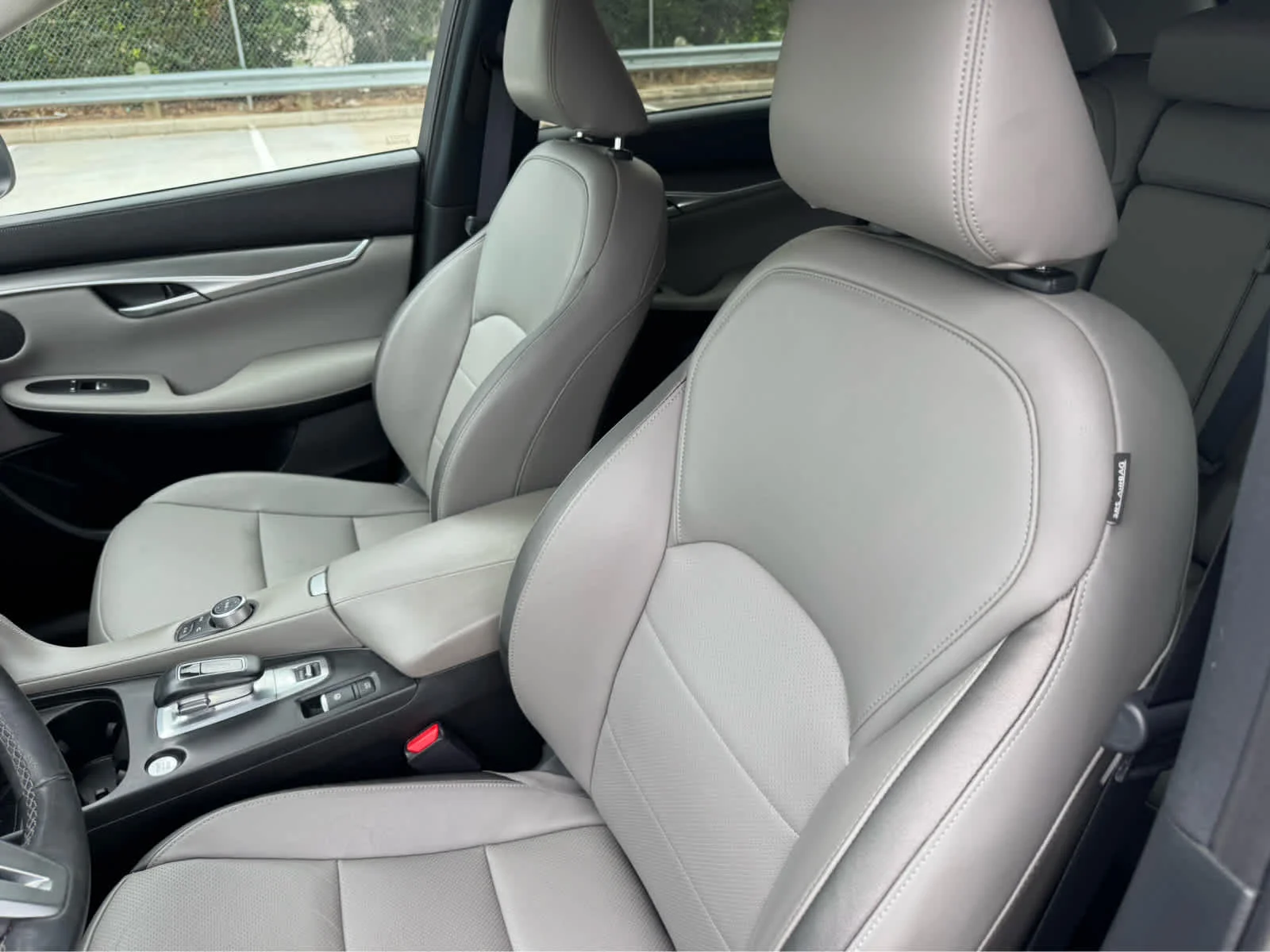 Certified Used 2023 Radiant White INFINITI LUXE image 10
