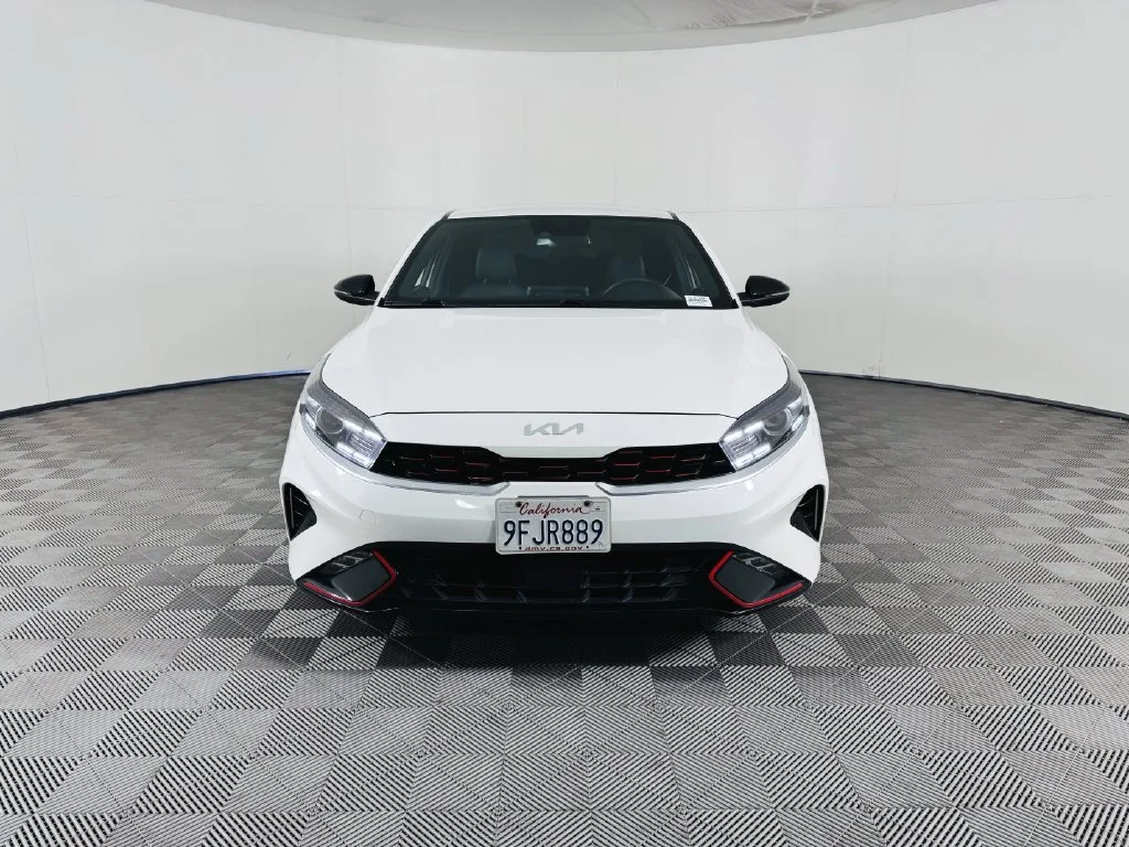 Used 2023 White Kia GT-Line image 3