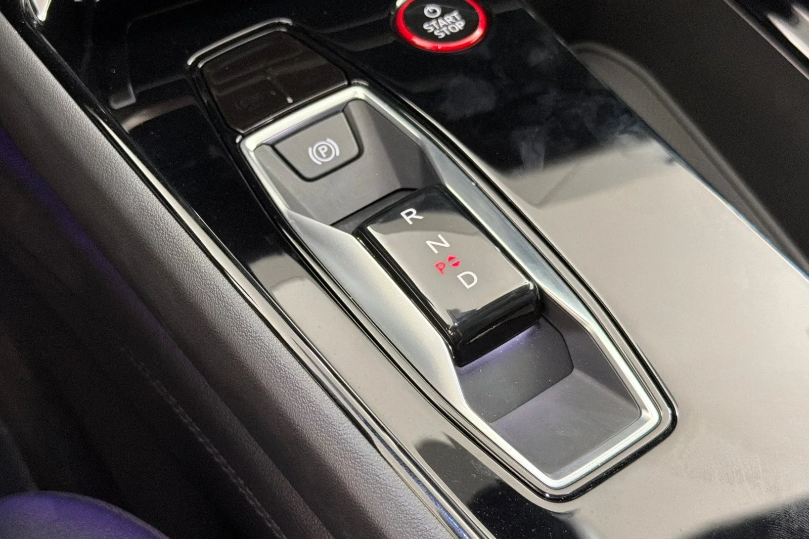Used 2024 Florett Silver Metallic Audi Premium Plus quattro image 20