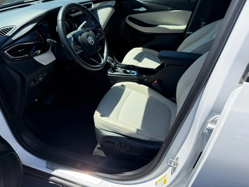 Used 2020 SUMMIT WHITE Buick Select image 12