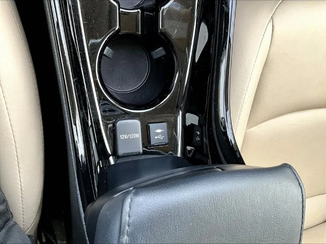 Used 2019 Beige Toyota XLE AWD-e image 18